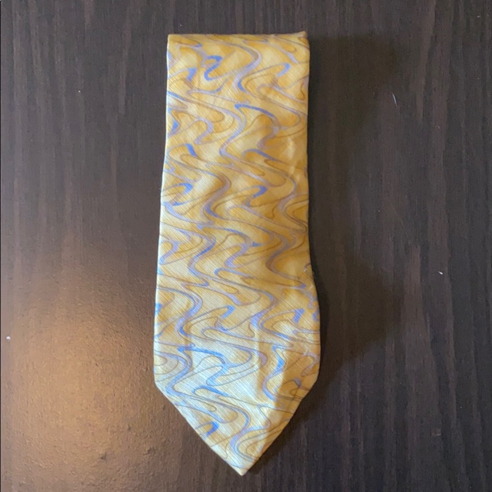 Arrow Golden, Wavy Necktie